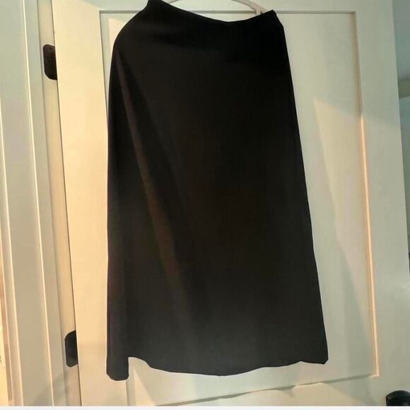 Aritzia Women's Black Dress - Picture 2 of 2